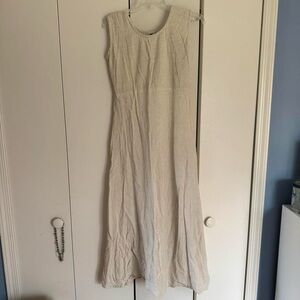 Chic Sleeveless Maxi Dress in Cream